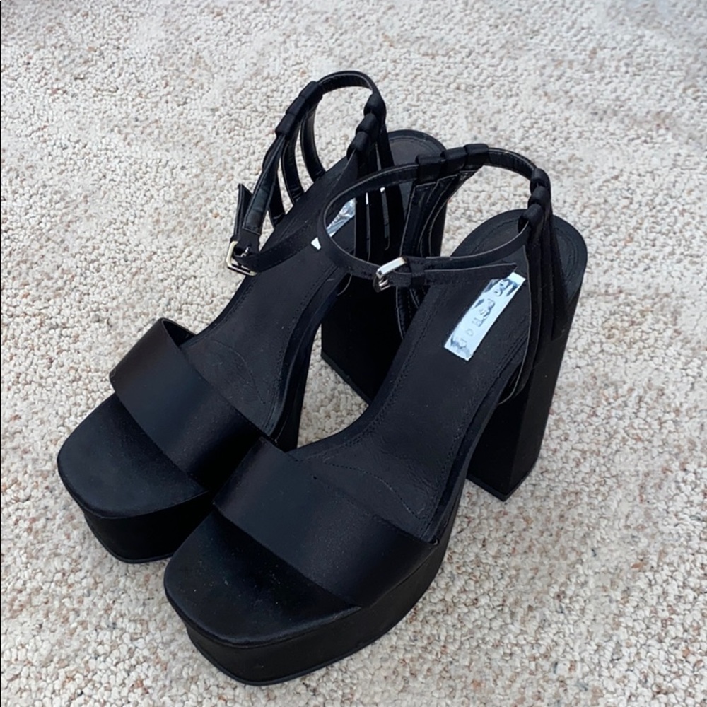 Black topshop platform heels size 38 (7.5)